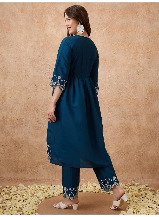 Globus Women Floral Embroidered Work V-Neck Scalloped Hem A-Line Kurta With Pants Festive Set - Image 4